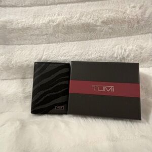 Tumi Men’s Tiger print Wallet Black/Gray Folding Card Case, New w/tags and box